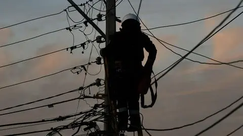 Vecinos del Gran Concepción presentan recurso exigiendo fin inmediato del cobro de luz “injusto” que afecta a más de 600 mil clientes en  Región del Biobío