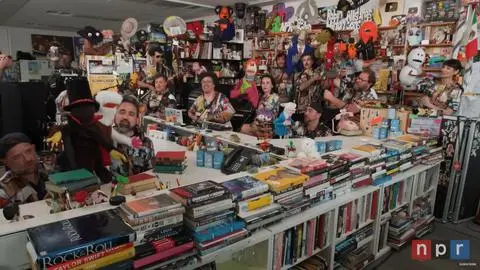 Con guiños a la actualidad y reviviendo clásicos: Así es el Tiny Desk de 31 Minutos