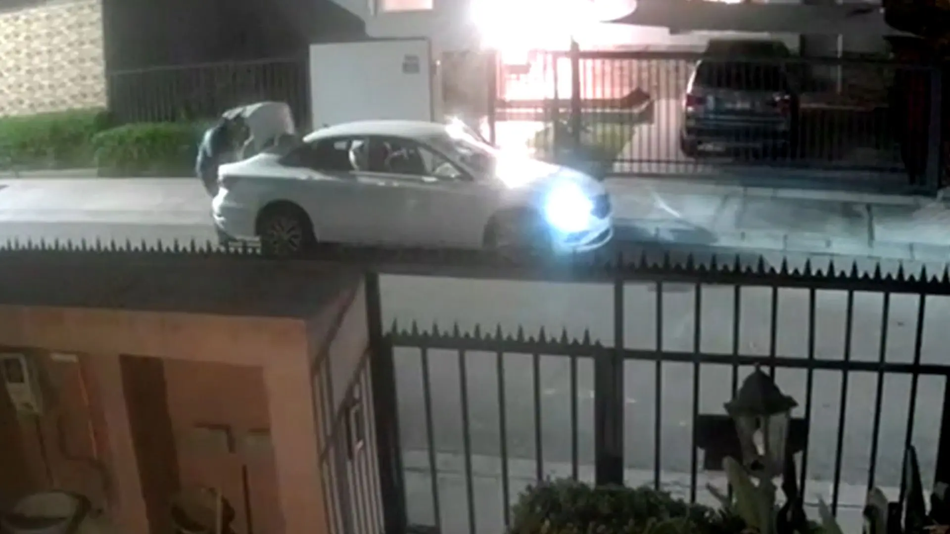 Noche de turbazos en Santiago: Familia frustra uno en Pudahuel y delincuentes concretan atraco en Peñalolén