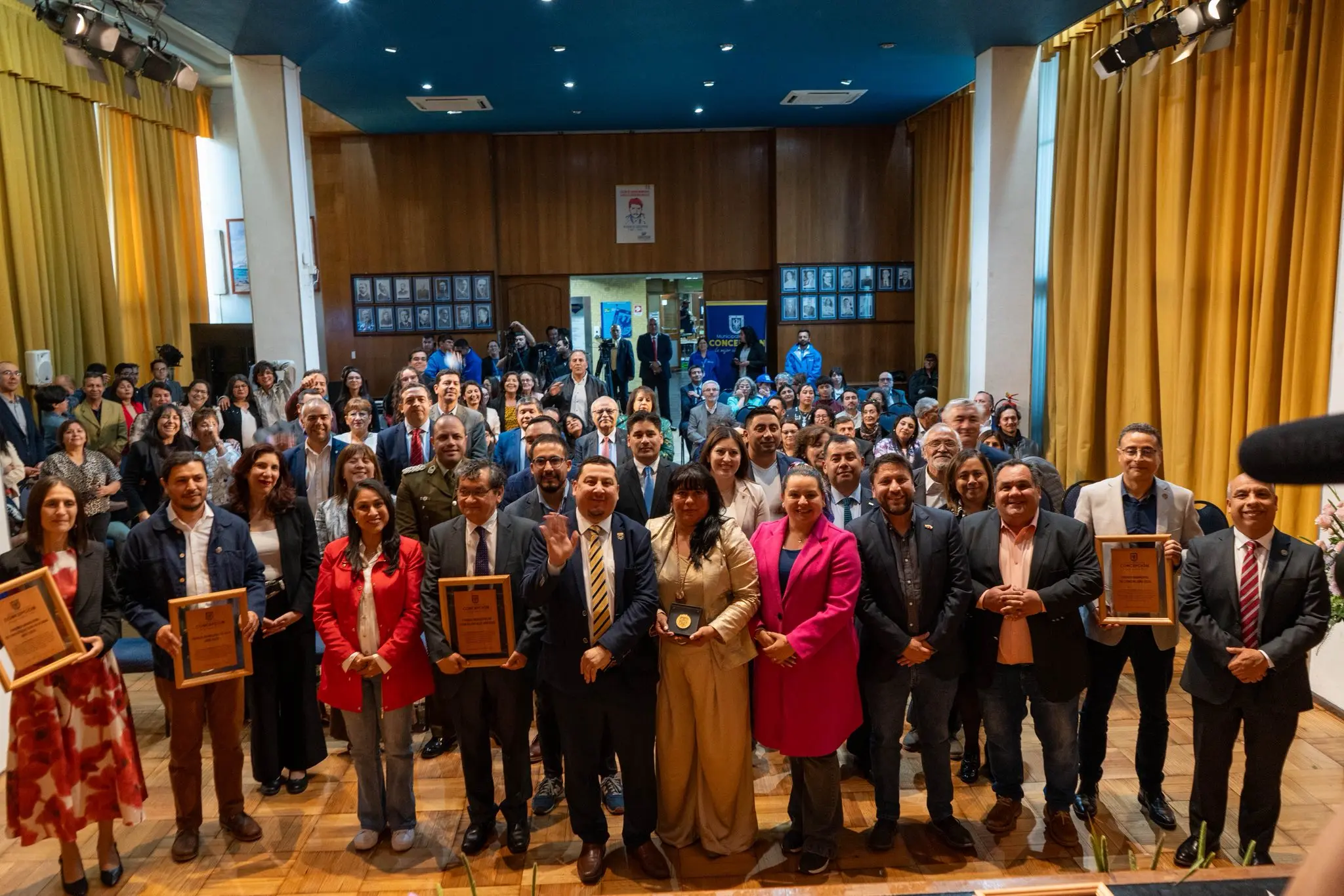 Concepción entregó premios municipales 2025