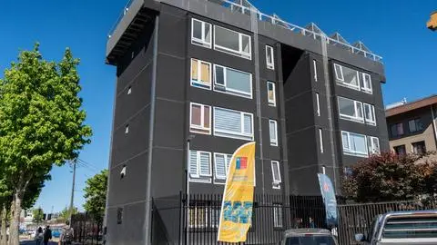Autoridades compartieron desayuno con familia beneficiada del programa “Arriendo a precio justo”