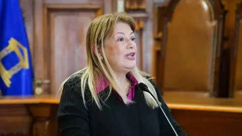 Esposo de ex ministra Vivanco se entregó a Carabineros tras investigación de cohecho y lavado de activos