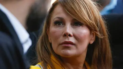 Cathy Barriga llegó a votar con galletas para vocales de mesa: No se las aceptaron