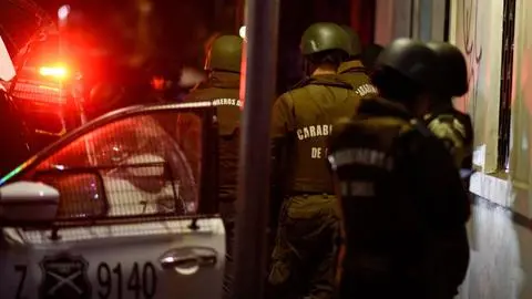 Delegada presidencial sufre violenta encerrona al detenerse en un semáforo: Delincuentes armados la intimidaron en la comuna de Maipú