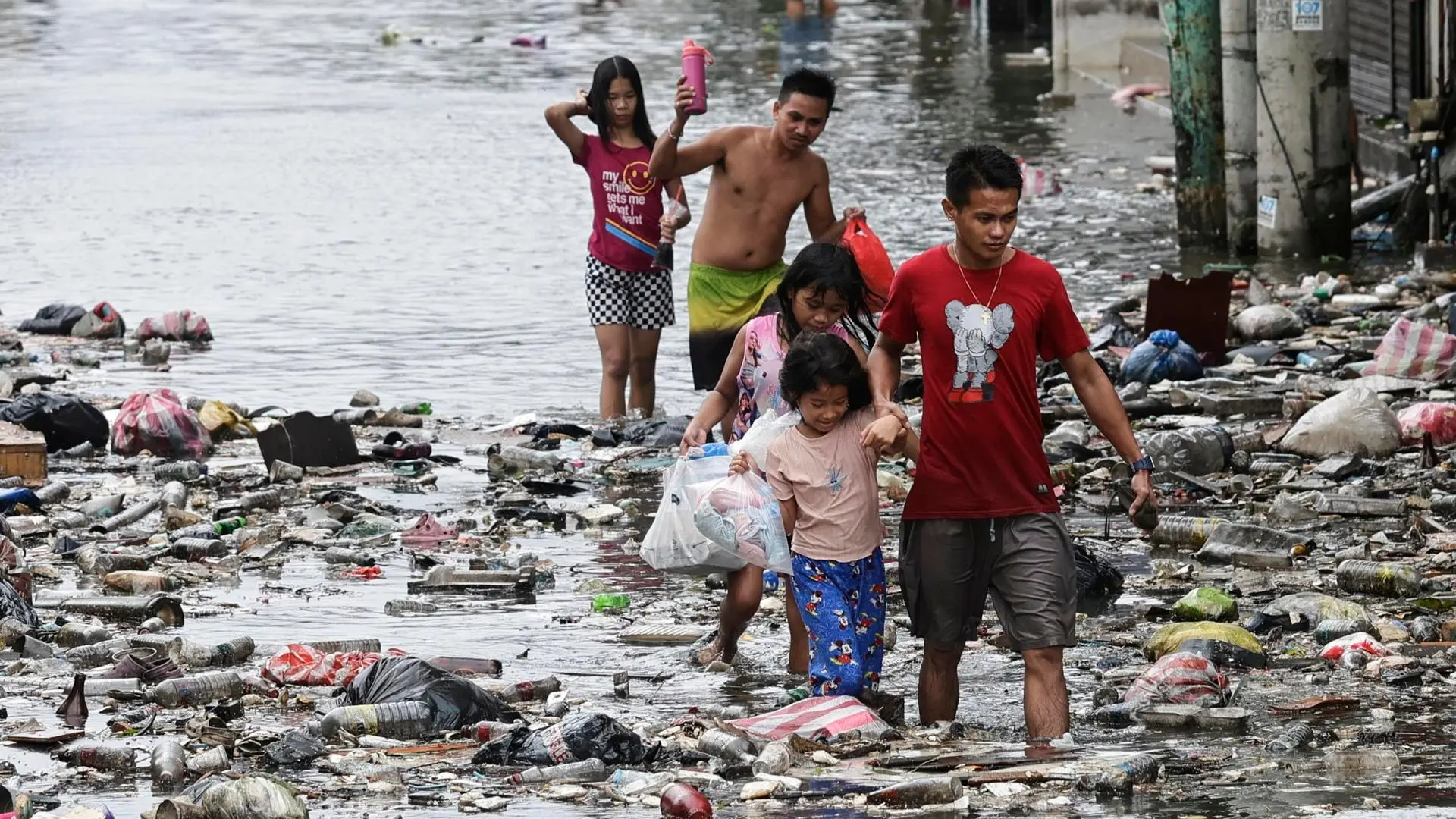 El supertifón Fung-wong deja 18 muertos en Filipinas y se acerca a Taiwán