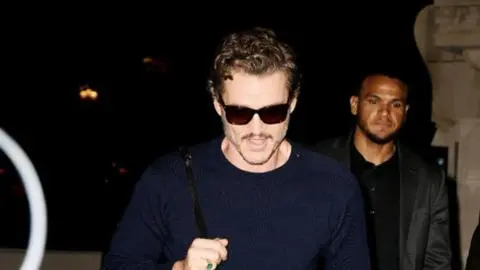 Pedro Pascal es el DILF del año: Encuesta lo proclama como el hombre mayor más atractivo de 2025