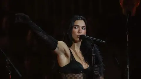 “Mis amores, ya falta muy poquito”: Dua Lipa envía saludo a sus fans de Chile previo a su concierto