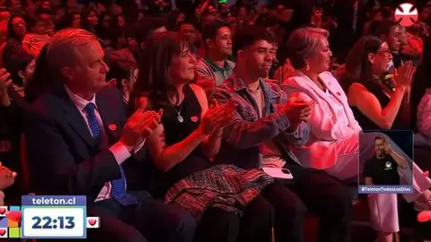 Teletón 2025: Así fue el recibimiento del público al presidente Boric y a los candidatos presidenciales Jara y Kast