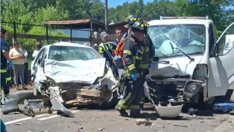 Colisión frontal de alta energía deja a un conductor fallecido y dos heridos en ruta de Padre Las Casas