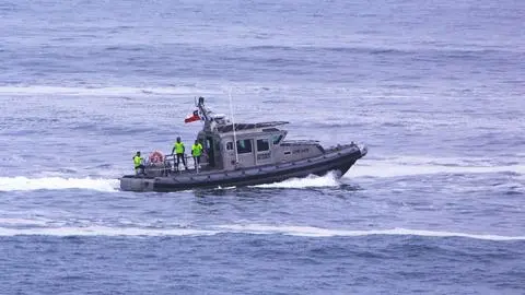 Dos lograron ser rescatados: Intensa búsqueda de tripulante desaparecido tras volcamiento de embarcación en Caldera