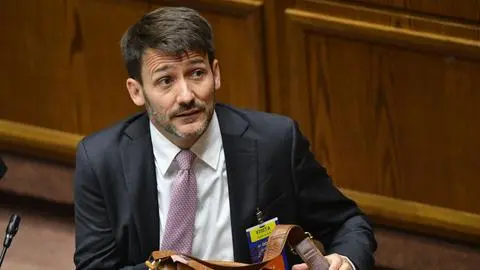 Senado rechaza acusación constitucional contra exministro de Energía Diego Pardow