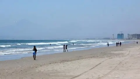 Joven de 17 años se encuentra desaparecido tras ser arrastrado por el mar en La Serena
