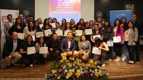 Estudiantes de Santo Tomás Concepción son certificados en programa de capacitación de SENDA Previene y la Municipalidad penquista