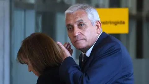 Héctor Espinosa, exdirector de PDI, queda en prisión preventiva por delitos de corrupción