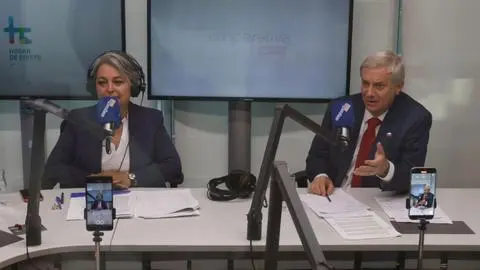 “Yo fui ministra y tu fuiste diputado por 16 años”: Jara y Kast viven tenso momento en debate radial