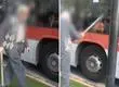 Taxista de 81 años desata furia y ataca con un fierro a bus del sistema Red en Las Condes