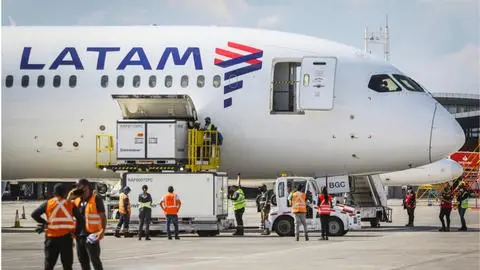 Pilotos de Latam inician huelga tras fallidas negociaciones con la empresa