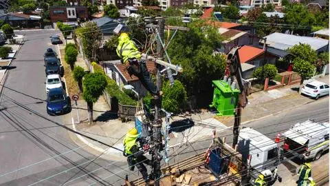CGE y Tusan refuerzan compromiso ambiental en Chiguayante con el recambio de transformadores verdes