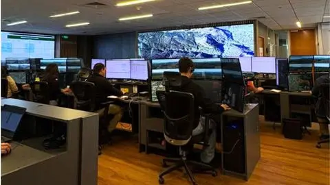 Tecnología, coordinación y reacción en minutos: así funciona la Central de Monitoreo de incendios de Arauco