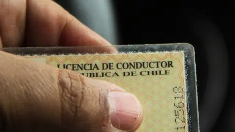 “Primer golpe” a los deudores de pensión de alimentos: Cámara de diputados aprueba proyecto que restringe licencias de conducir