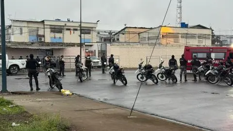 Encuentran a 27 reos muertos en cárcel al sur de Ecuador: Estaban ahorcados