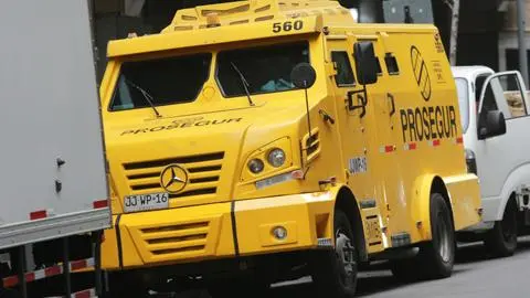 Hombre iba a ver a Edo Caroe y murió atropellado por camión de valores en Providencia
