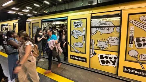 El Biobío tiñe la Línea 1 del Metro de Santiago con palabras típicas como ‘pegote’, ‘zorrito’ y ‘candola’