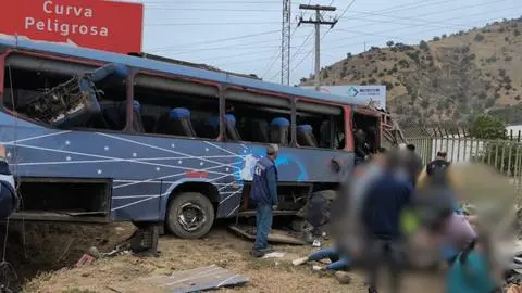 Grave volcamiento de bus con pasajeros: Salió de Viña del Mar con dirección a La Calera