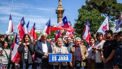 Jeannette Jara lanza dura crítica a Kast desde Concepción: “Jamás estaré con un vidrio antibalas escondiéndome de ustedes”