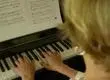 Tocando el Himno Nacional en el piano de su casa: Matthei espera para ir a votar