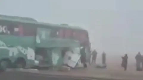 Accidente en Antofagasta deja cuatro fallecidos y múltiples lesionados tras colisión de dos buses y un camión