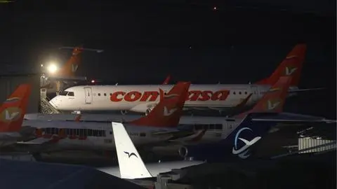 Aerolíneas suspenden vuelos a Venezuela por “aumento de actividad militar”