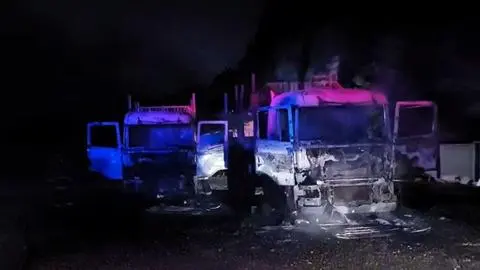 Dos camiones quemados deja nuevo atentado incendiario en La Araucanía