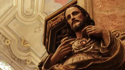 Arzobispado de Concepción alerta que ciudadano venezolano está oficiando misas sin ser sacerdote autorizado por la Iglesia Católica