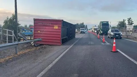 Por tres regiones se extendió persecución por robo de camión en San Antonio