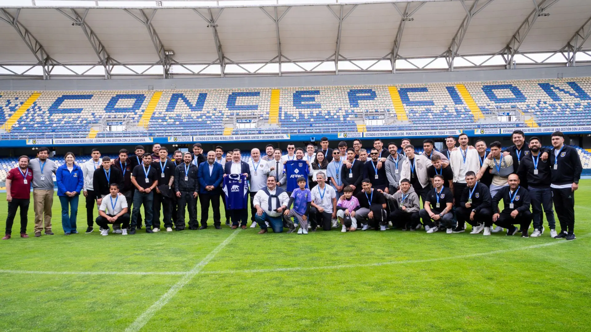 Concepción celebra a Deportes Concepción tras ascender a primera división