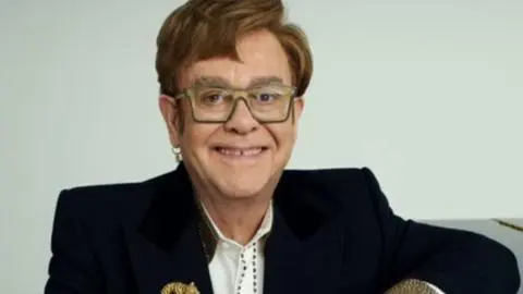 “No puedo ver a mis hijos”: Elton John se sinceró sobre la pérdida de su visión