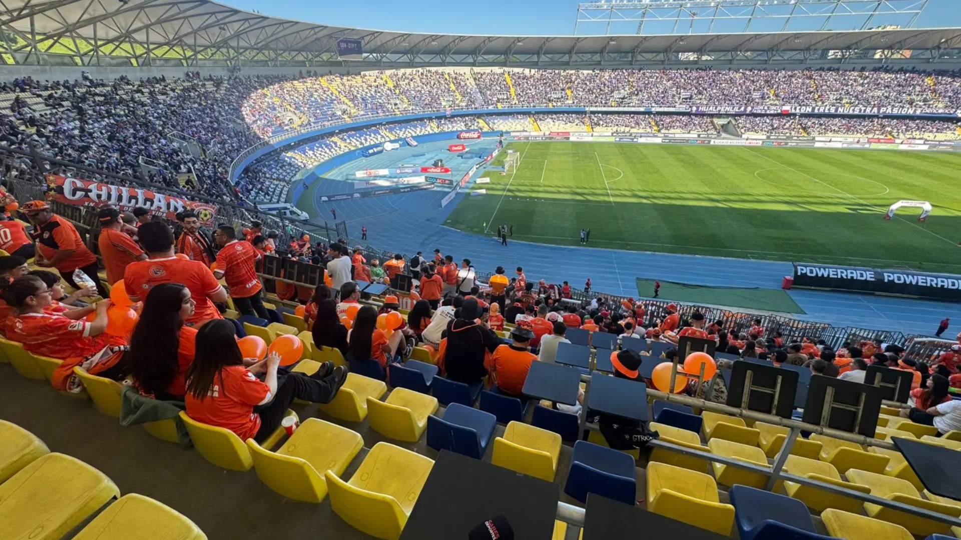 Miles de hinchas llegan al Estadio Ester Roa para la final del ascenso entre Deportes Concepción y Cobreloa