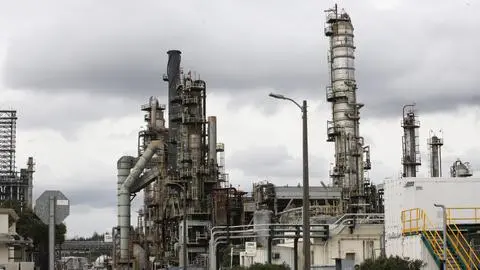 Enap firma contratos de largo plazo por US$12 mil millones para abastecerse de crudo desde Argentina