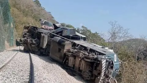 Tragedia ferroviaria en México: 13 fallecidos y 98 lesionados tras descarrilamiento del Tren Interoceánico