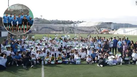Exfutbolistas profesionales acompañaron a más de 700 personas en el cierre de la Clínica de Fútbol Aclara en Talcahuano