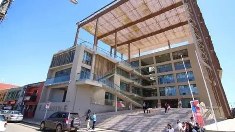 Denuncian a director de Obras en Tomé por cobros irregulares
