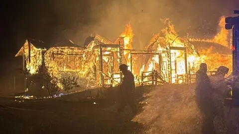 Ataque incendiario destruye vivienda en Cañete y dejan lienzo adjudicado a la RML: “Ni paz ni entendimiento”