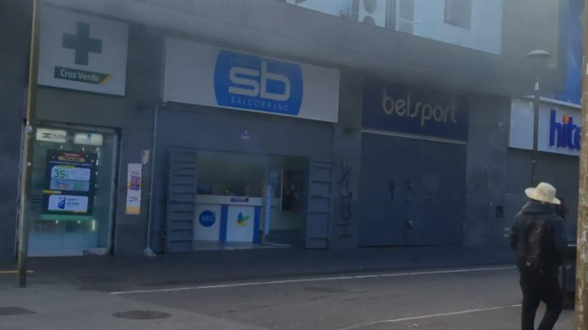 Alarma en pleno centro de Concepción: humo en conocida farmacia genera despliegue de Bomberos y alerta a peatones