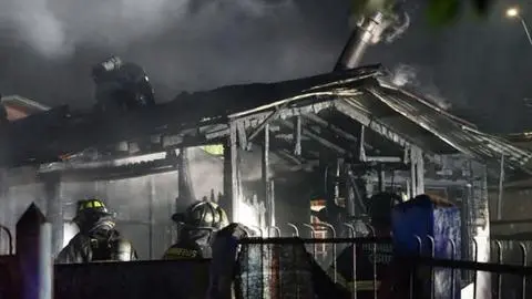 Madre y sus dos hijas pierden la vida en un incendio que arrasó con su vivienda: Consternación en la comuna de Osorno