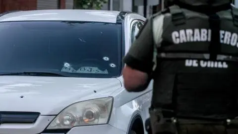 Recibieron entre 10 y 15 balazos cada uno: Dos personas fueron asesinadas en pleno Barrio Meiggs en Santiago