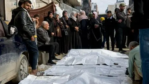 Rescatistas recuperan 77 cuerpos de una misma familia en Gaza, asesinada por bombardeos de Israel