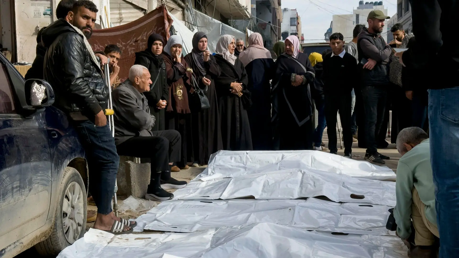 Rescatistas recuperan 77 cuerpos de una misma familia en Gaza, asesinada por bombardeos de Israel