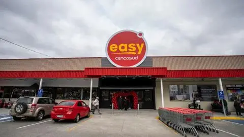 Easy deberá pagar $3 millones a cliente: Compró producto con precio erróneo y fue detenido por Carabineros