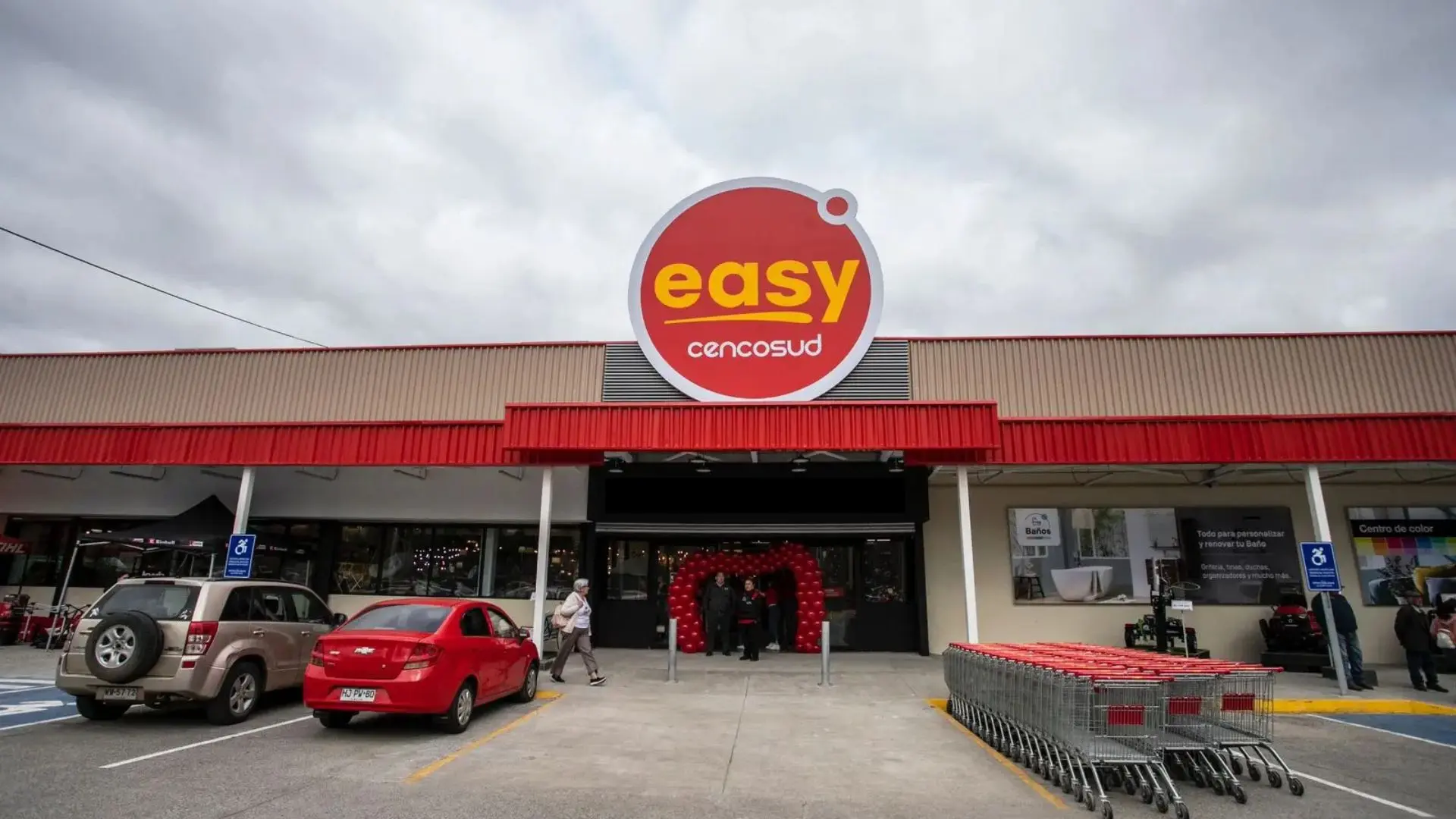 Easy deberá pagar $3 millones a cliente: Compró producto con precio erróneo y fue detenido por Carabineros